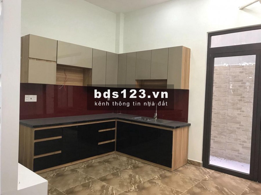 Nhà phố ngay cầu Phú Xuân 4 pn, 4 wc 1 trệt, 2 lầu 10TR