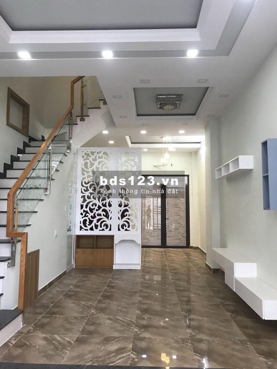 Nhà phố ngay cầu Phú Xuân 4 pn, 4 wc 1 trệt, 2 lầu 10TR