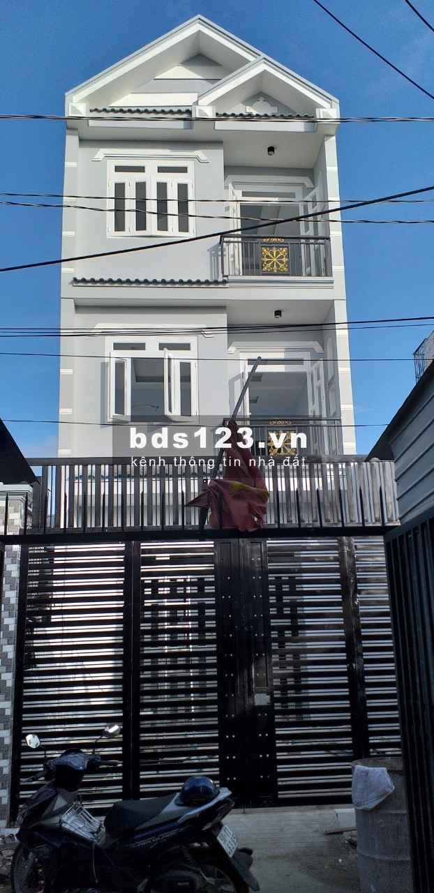 Bán nhà hẻm xe hơi Nguyễn Ảnh Thủ, 5x18m, vuông vức 3 tầng giá 4.45 tỷ