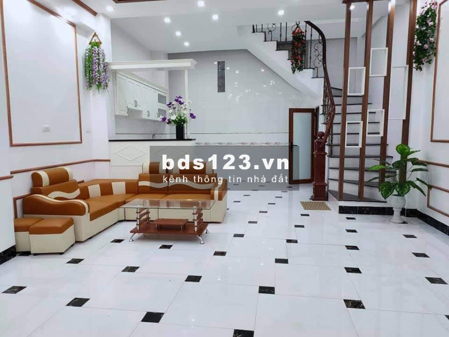 Bán gấp nhà tại trung tâm Mỹ Đình 60M2 gần hồ, giá 3,5 tỷ. LH 0975626023