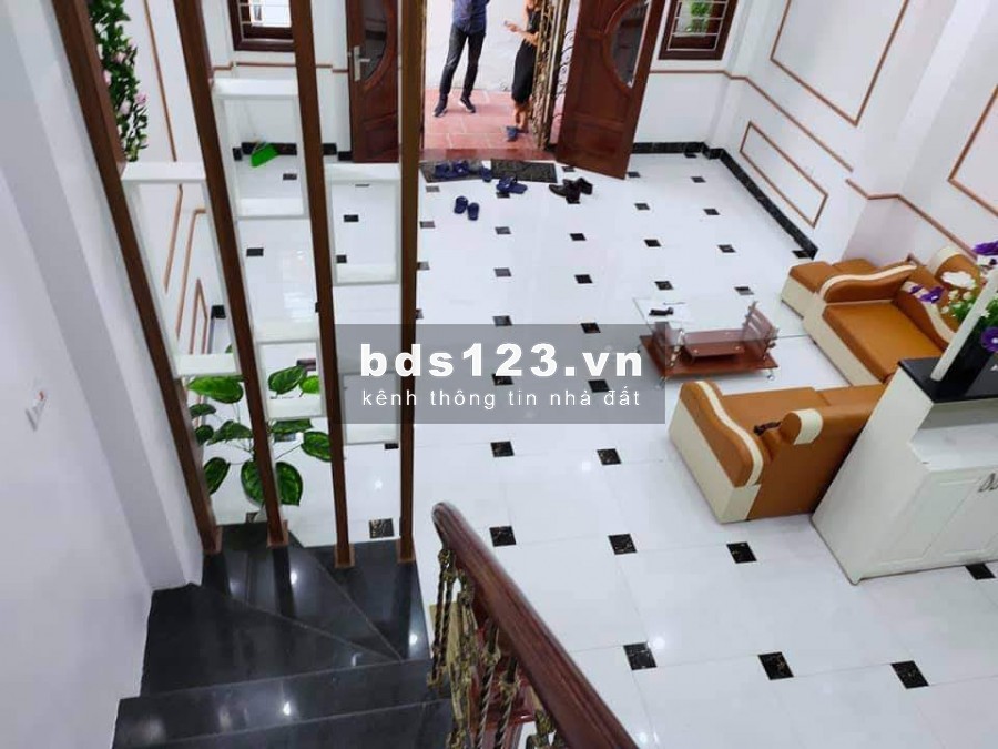Bán gấp nhà tại trung tâm Mỹ Đình 60M2 gần hồ, giá 3,5 tỷ. LH 0975626023