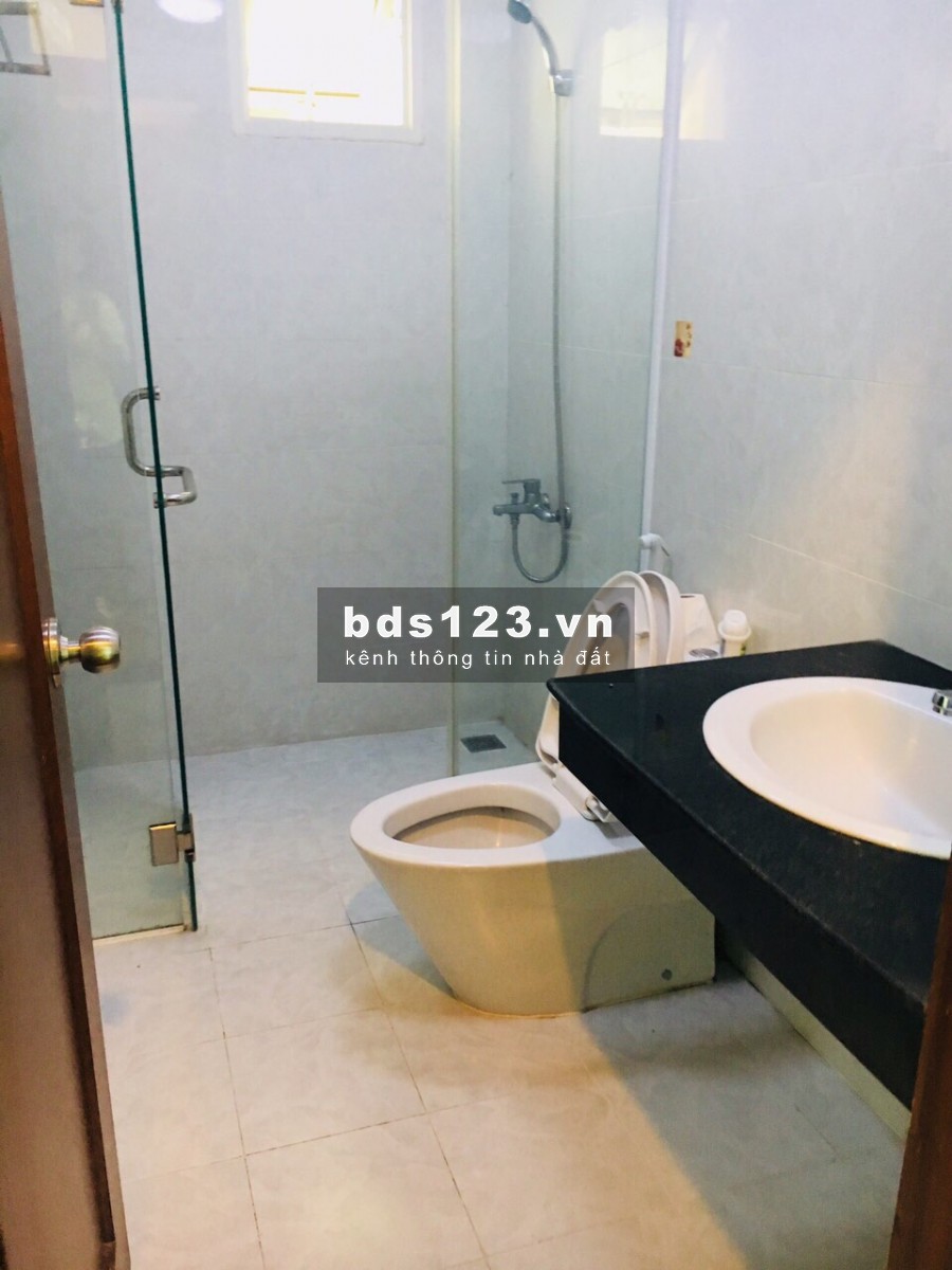 Đường Nguyễn Văn Cừ,Đủ nội thất Phòng riêng hoặc ở ghép 1.2tr/bạn