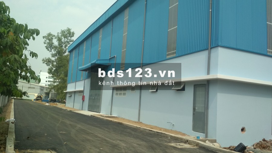 CHO THUÊ GẤP NHÀ XƯỞNG 2.100M2 ĐƯỜNG LỚN GẦN QUỐC LỘ 1A, BÀ ĐIỂM, HÓC MÔN, GIÁ CẠNH TRANH KHU VỰC