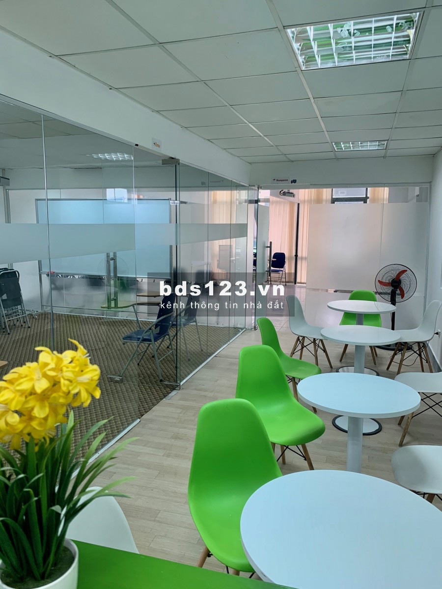 Cho thuê văn phòng 152 Phó Đức Chính - Cửa Bắc. DT 125m2, 28tr/th, phòng set - up sẵn, view Phố Cổ