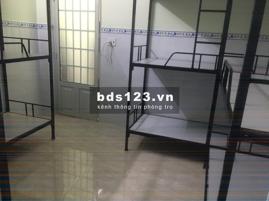 KTX máy lạnh quận 5 nội thất cơ bản, tiện nghi sạch sẽ giá rẽ