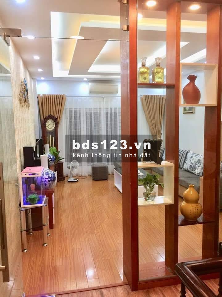 BÁN NHÀ Cầu Giấy 45m x 5 tầng ô tô kinh doanh Giá 3 tỷ. LH 0975626023