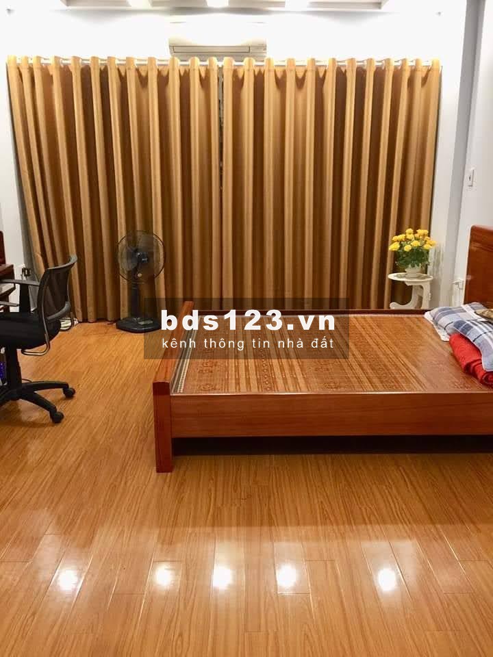 BÁN NHÀ Cầu Giấy 45m x 5 tầng ô tô kinh doanh Giá 3 tỷ. LH 0975626023