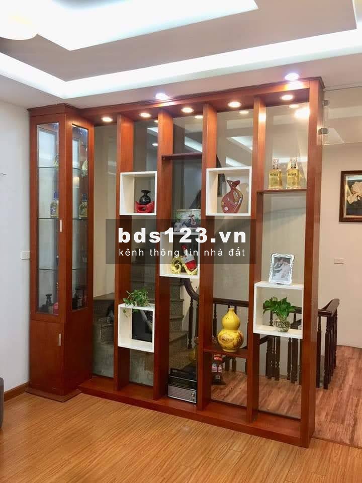 BÁN NHÀ Cầu Giấy 45m x 5 tầng ô tô kinh doanh Giá 3 tỷ. LH 0975626023