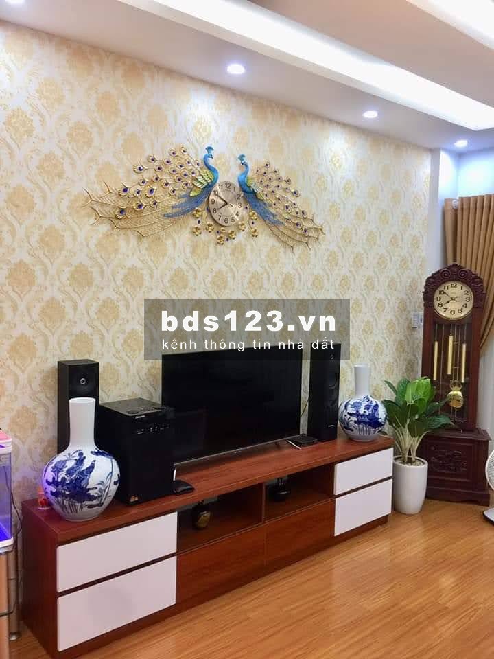 BÁN NHÀ Cầu Giấy 45m x 5 tầng ô tô kinh doanh Giá 3 tỷ. LH 0975626023