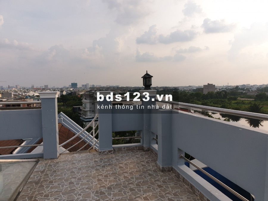 Nam ở ghép ko giường tầng. Tủ áo, kệ sách.. riêng