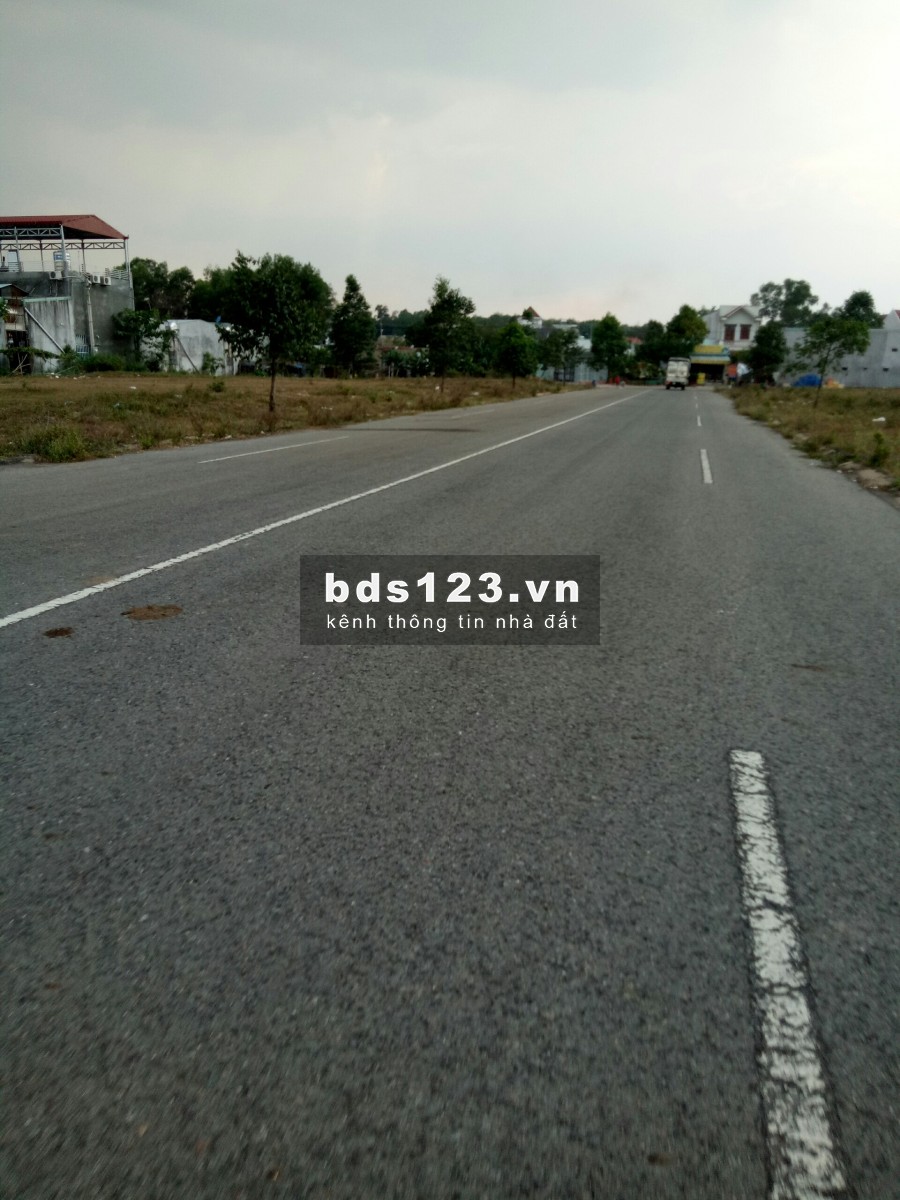 Tôi có 2 lô đất đẹp 205m2 vừa đủ để xây nhà cần bán lại 680 triệu. Dân cư đông, bao sổ sách