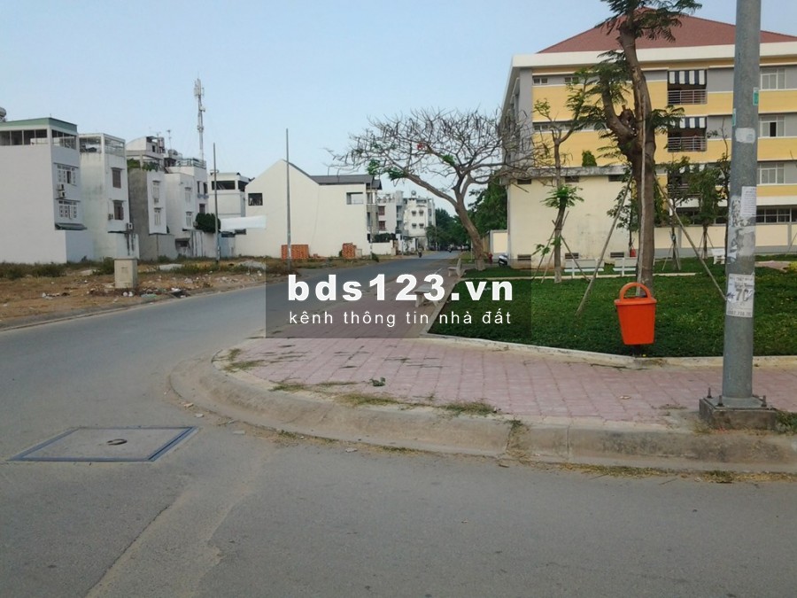 Góc 64 và 75 khu Tân Quy Đông phường Tân Phong Q7. Dt 12x19m, giá 33ty