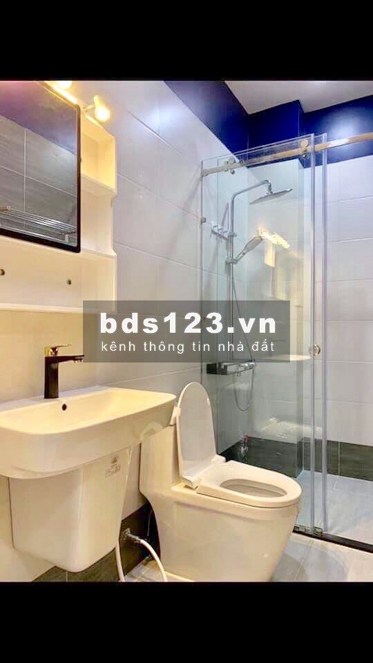 Bán căn hộ 312 Lạc Long Quân, Quận 11, DT:67m2, 2 phòng ngủ, 2 toilet, Giá 2,5 Tỷ