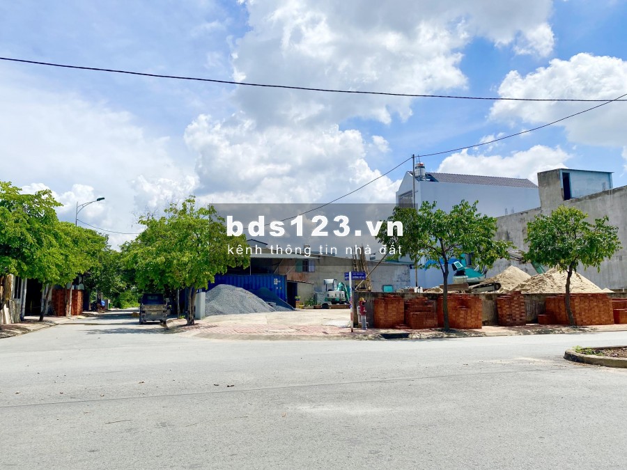 Bán đất chính chủ 200m2 trong khu công nghiệp tiện xây trọ. Giá bán 800 triệu (thương lượng)