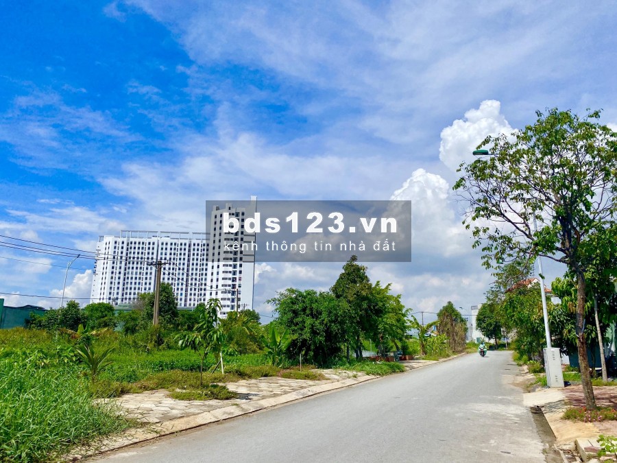 Bán đất chính chủ 200m2 trong khu công nghiệp tiện xây trọ. Giá bán 800 triệu (thương lượng)