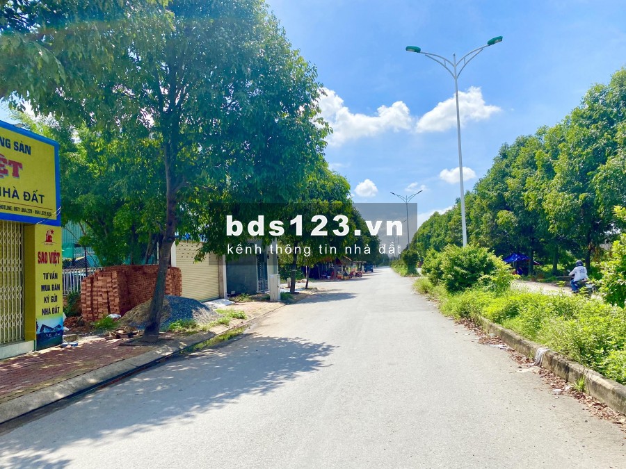 Bán đất chính chủ 200m2 trong khu công nghiệp tiện xây trọ. Giá bán 800 triệu (thương lượng)