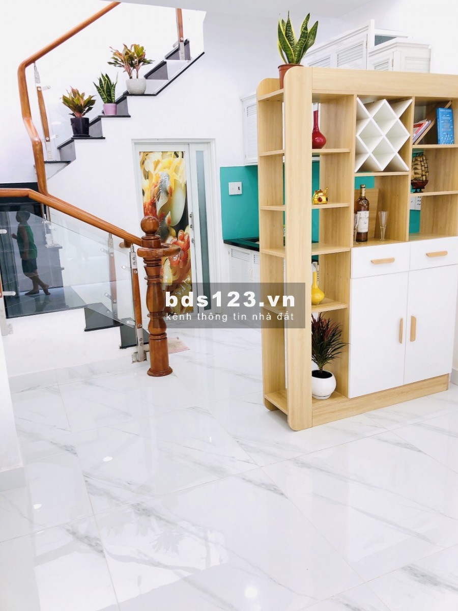 Bán nhà 4 tỷ 6, Lý Thái Tổ, HXH, Q 10, 39 m2, 4 tầng, 0933444019