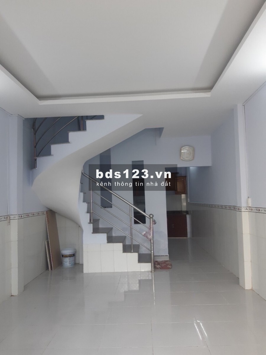 Bán nhà Đoàn Văn Bơ, Quận 4, 5x8m, giá chỉ 2.1 tỷ, 0933444019