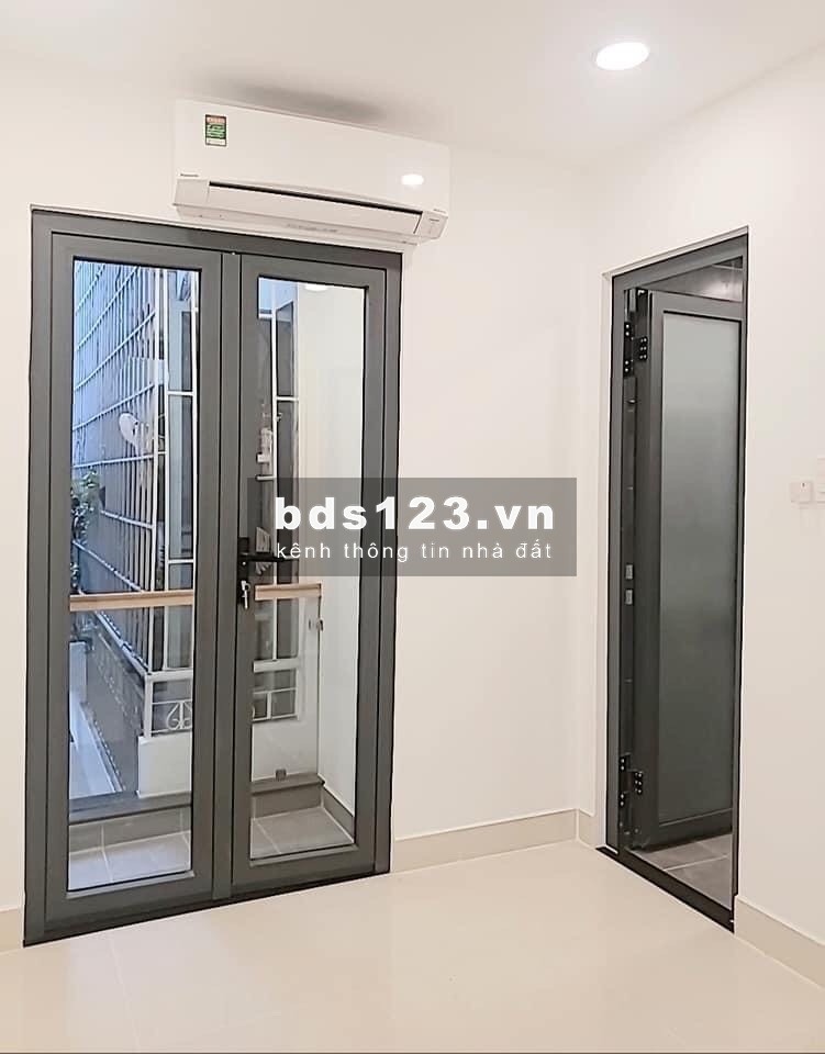 Bán nhà Đoàn Văn Bơ, Quận 4, 5x8m, giá chỉ 2.1 tỷ, 0933444019