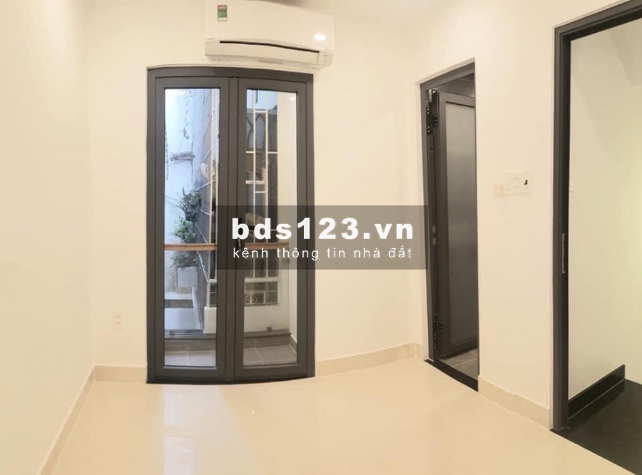 Bán nhà Đoàn Văn Bơ, Quận 4, 5x8m, giá chỉ 2.1 tỷ, 0933444019