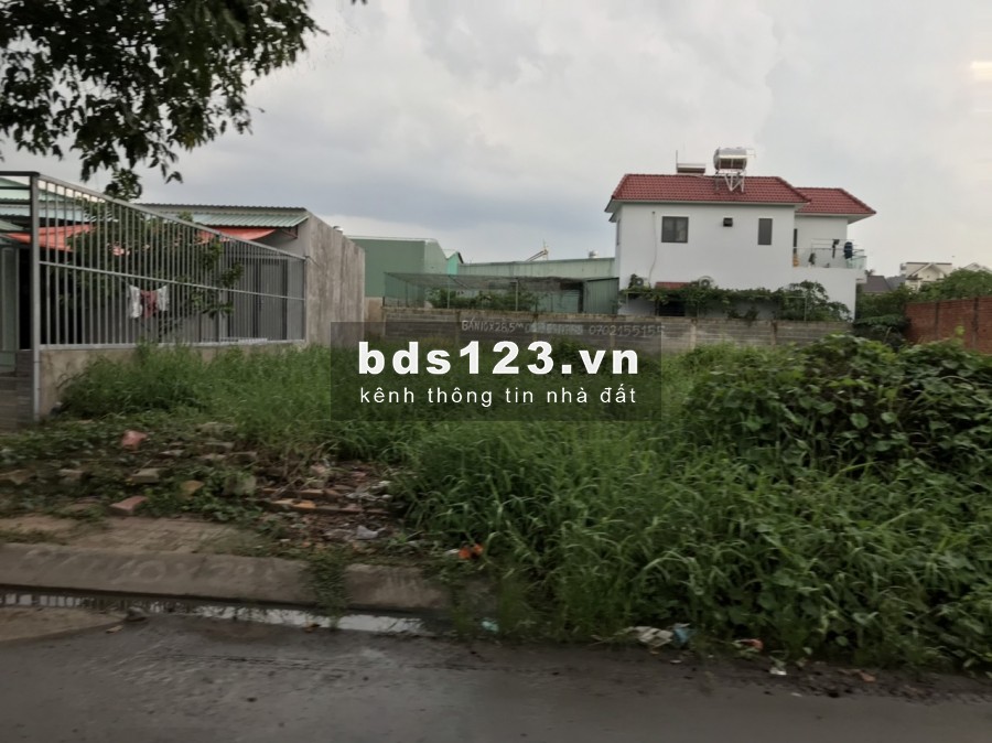 Đất mặt tiền đẹp diện tích 18x30 đã có 3 sổ riêng. Cần bán nhanh giá 650 triệu