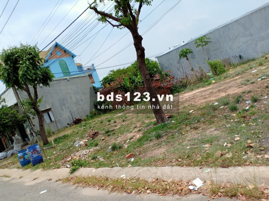 Cần bán lại lô đất chính chủ 500m2. Giá bán 950 triệu bao sang tên công chứng