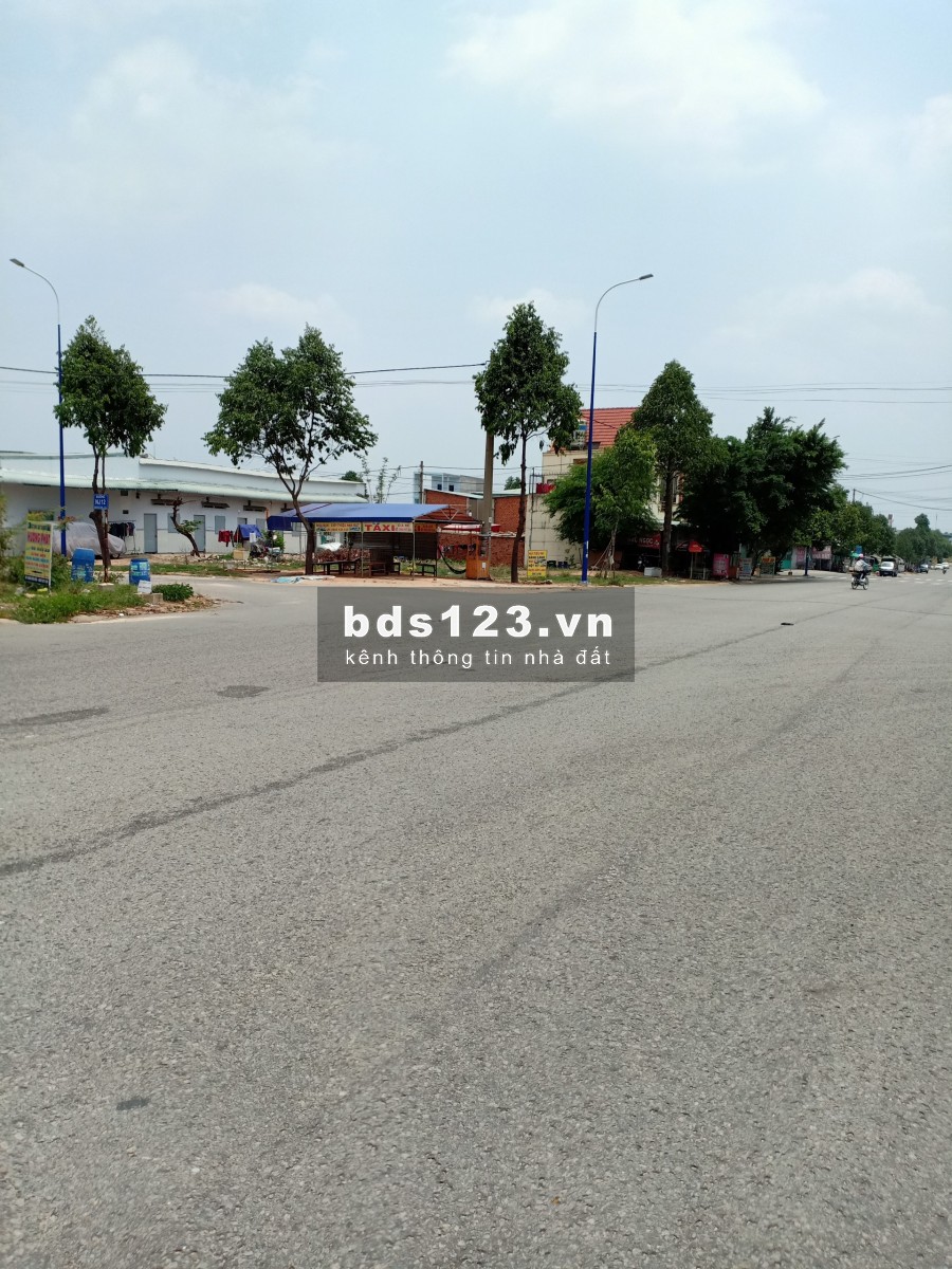 Cần bán lại lô đất chính chủ 500m2. Giá bán 950 triệu bao sang tên công chứng