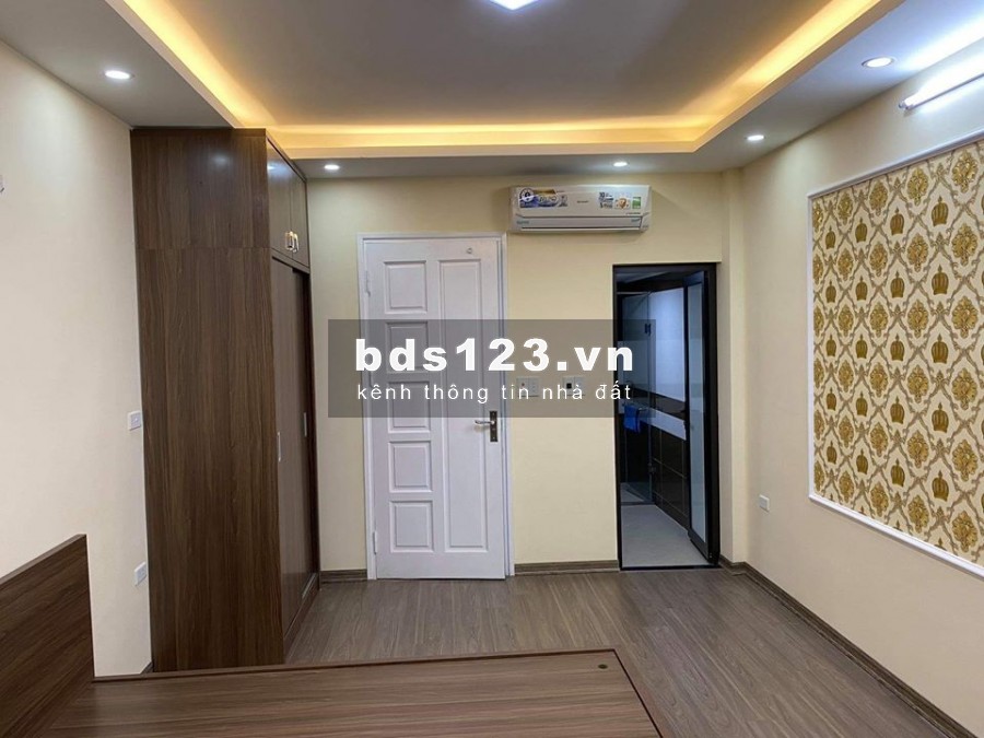 Bán gấp nhà 38m,5T gần chợ Đình Thôn, ô tô đỗ cửa, kinh doanh tốt. Chỉ 2,9 tỷ.