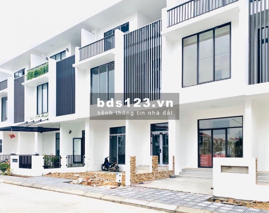 NHÀ 3 TẦNG HƯỚNG TÂY VIEW CÔNG VIÊN BIỆT THỰ KĐT ROYAL PARK GIÁ SẬP SÀN