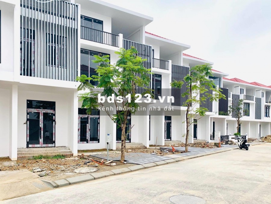 NHÀ 3 TẦNG HƯỚNG TÂY VIEW CÔNG VIÊN BIỆT THỰ KĐT ROYAL PARK GIÁ SẬP SÀN