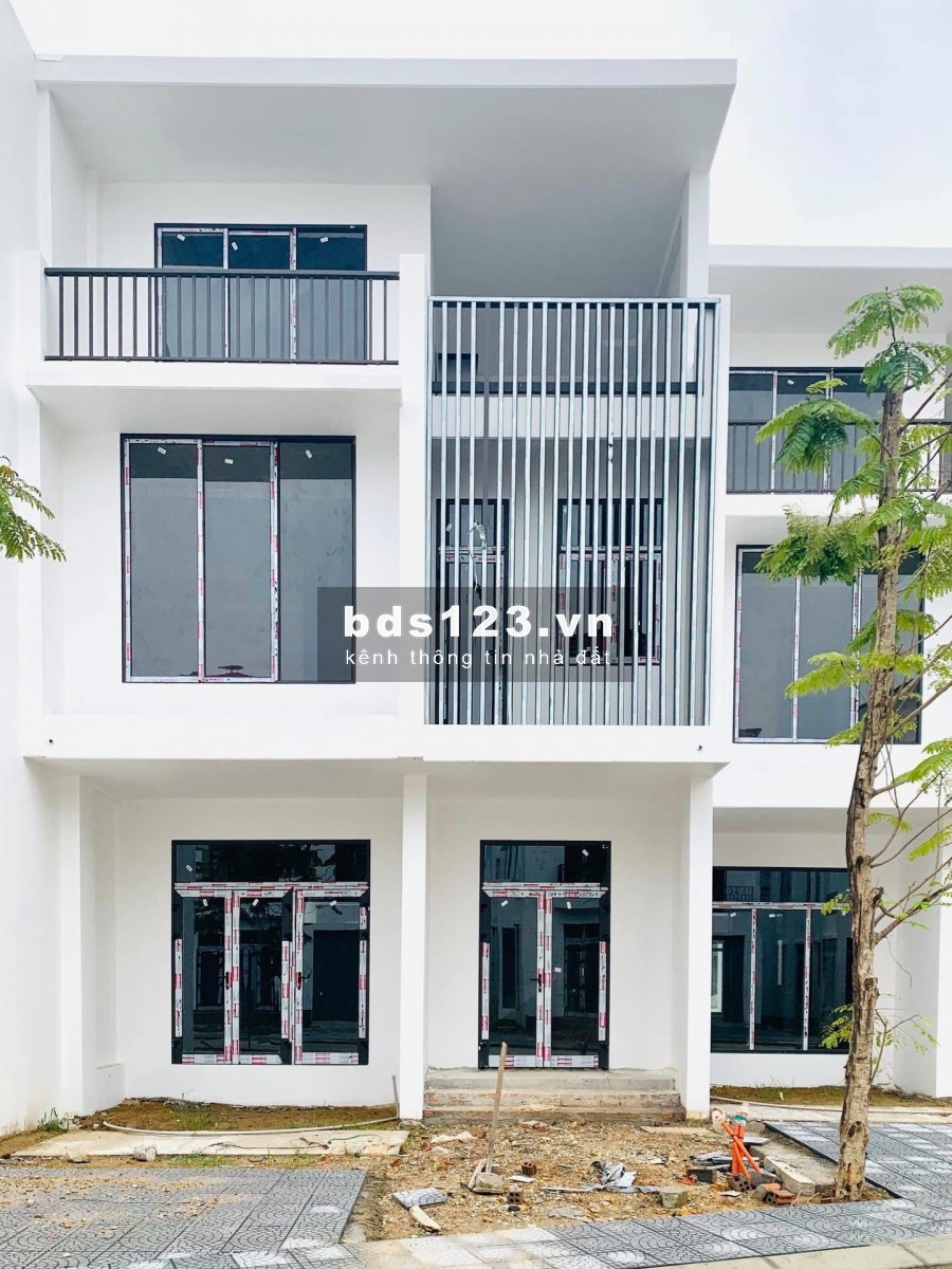 NHÀ 3 TẦNG HƯỚNG TÂY VIEW CÔNG VIÊN BIỆT THỰ KĐT ROYAL PARK GIÁ SẬP SÀN