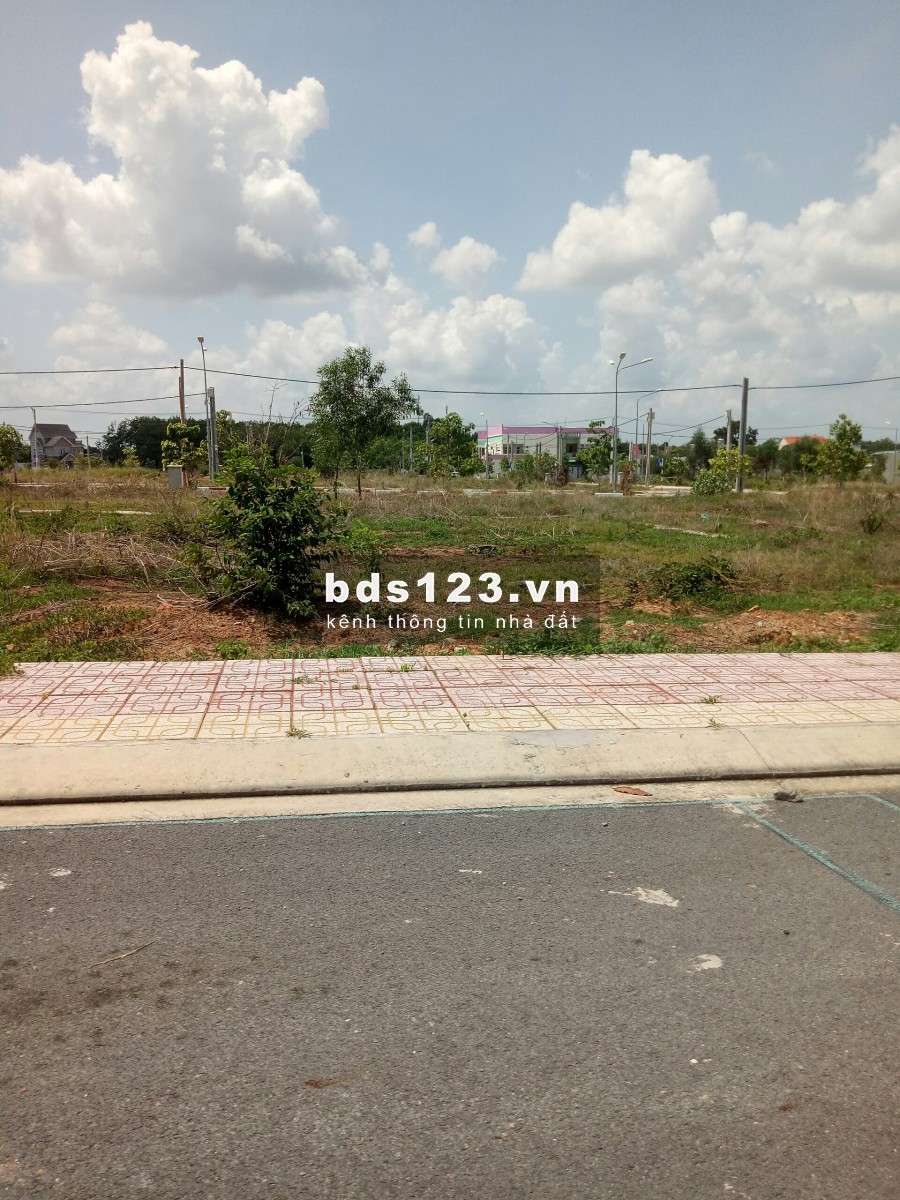 Cần tiền bán gấp 2 lô đất 145m2 và 280m2. Giá bán chính chủ 600 triệu bao sang sổ