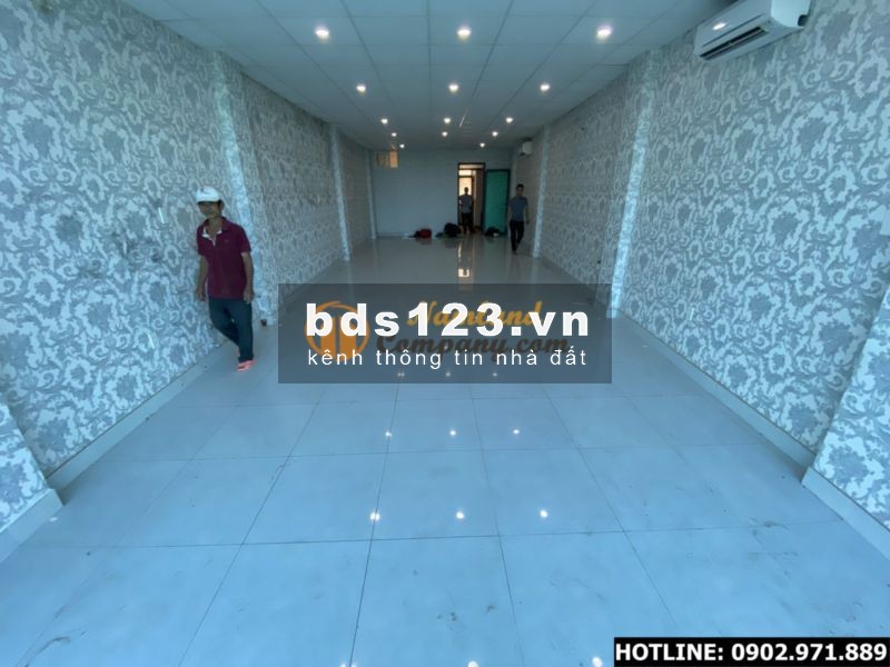 Nhà - Văn Phòng Trần Não 5x20m Hầm 4 Lầu Trống Suốt Thang Máy, Cầu Thang Cuối Nhà