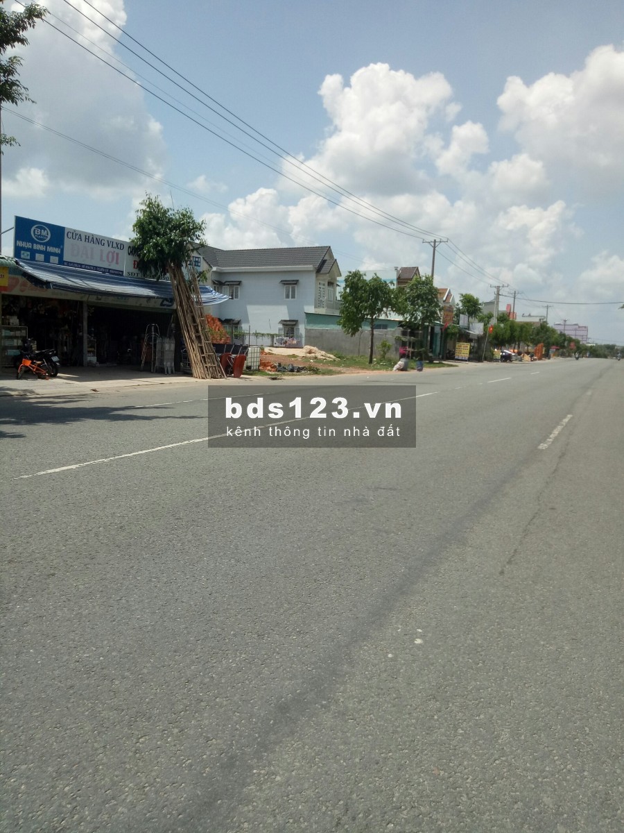 Tôi cần bán gấp lô đất chính chủ 378m2 gần ngay chợ. Giá bán 1 tỷ thương lượng nhẹ