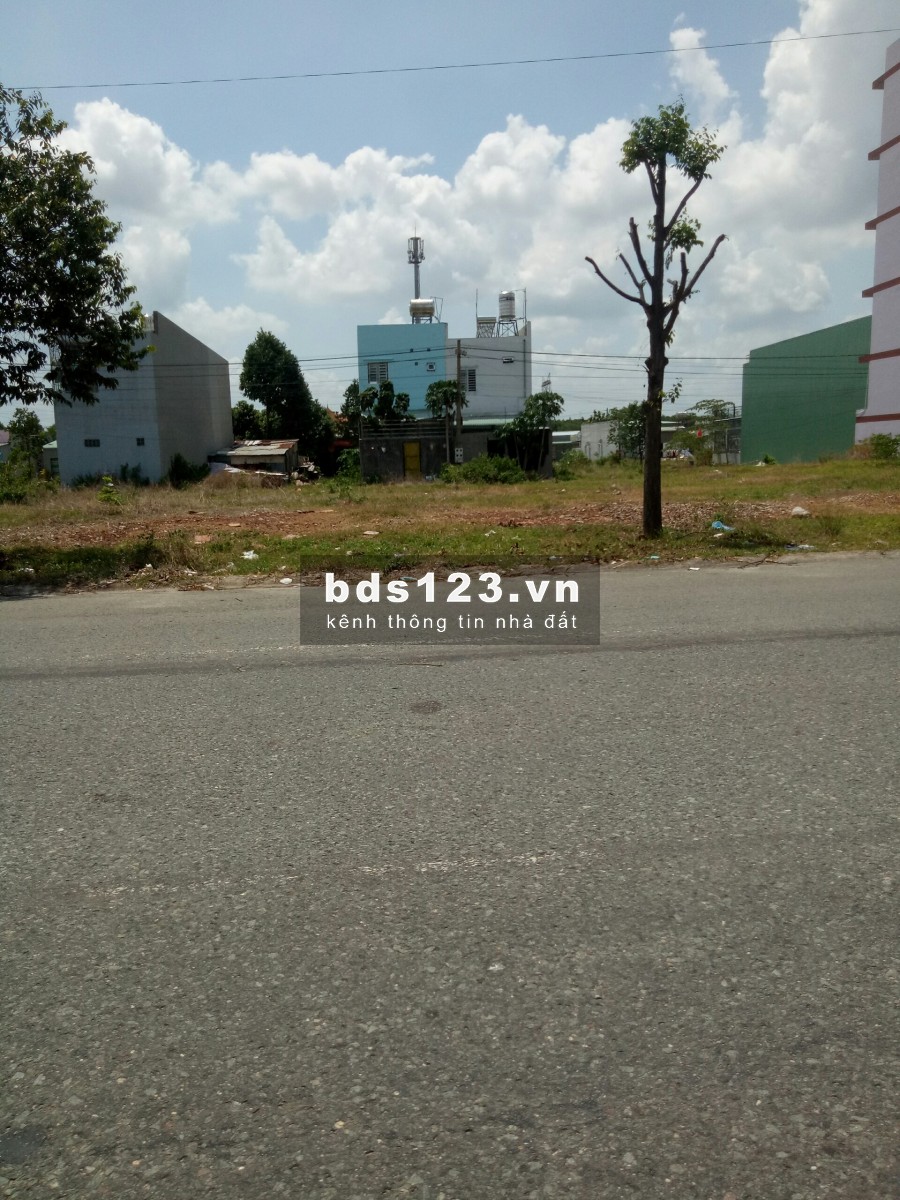 Tôi cần bán gấp lô đất chính chủ 378m2 gần ngay chợ. Giá bán 1 tỷ thương lượng nhẹ