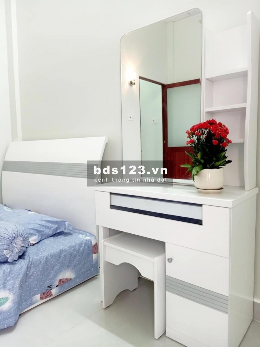 Giá chỉ bán trong tháng, nhà góc 2 mặt tiền 2 lầu, 3PN, gần chợ, hẻm thông kinh doanh, chỉ 2,36tỷ