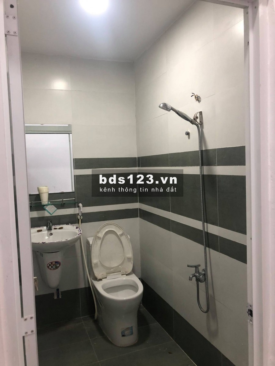 Giá chỉ bán trong tháng, nhà góc 2 mặt tiền 2 lầu, 3PN, gần chợ, hẻm thông kinh doanh, chỉ 2,36tỷ