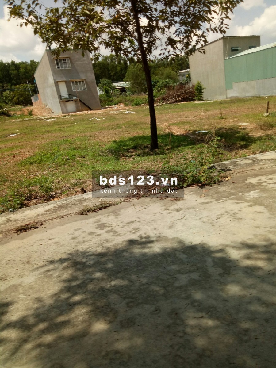 Cần bán gấp đất 270m2 trong khu công nghiệp. Bán giá rẻ 660 triệu, bán nhanh trong tuần