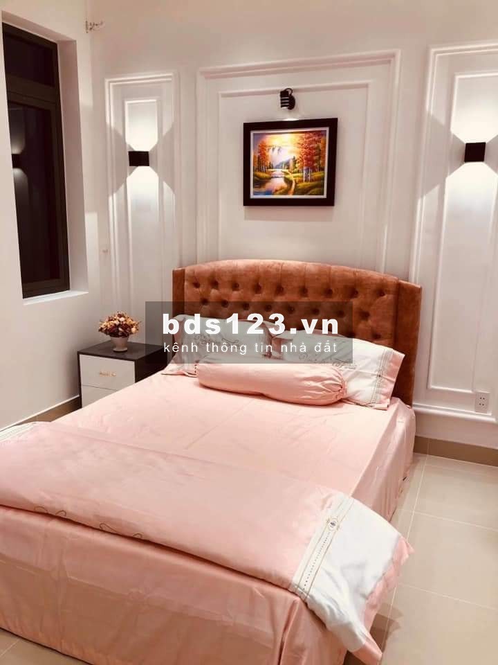 Giá chỉ bán trong tháng, nhà góc 2 mặt tiền 2 lầu, 3PN, gần chợ, hẻm thông kinh doanh, chỉ 2,36tỷ