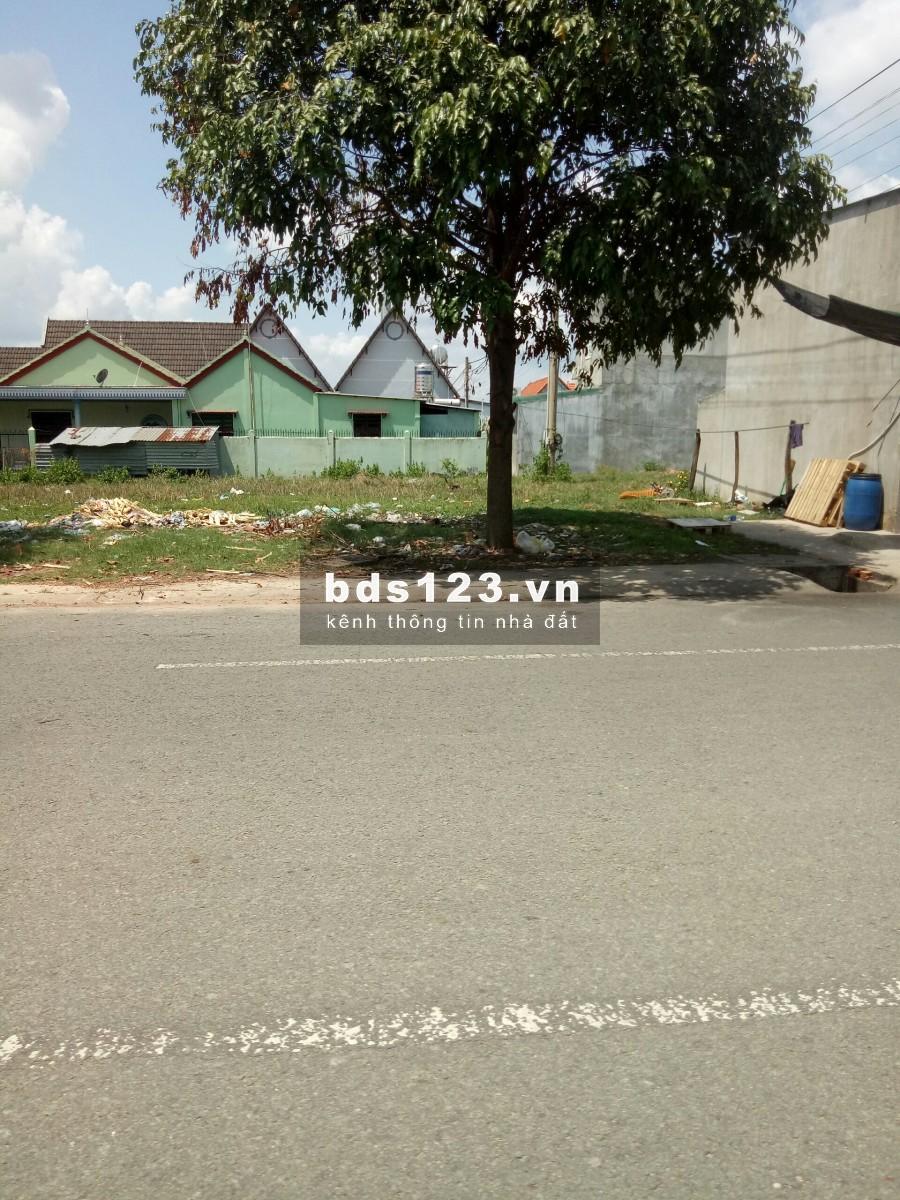Cần bán gấp đất trả nợ ngân hàng. Lô đất 825m2 đã tách thửa riêng. Cần bán 800 triệu