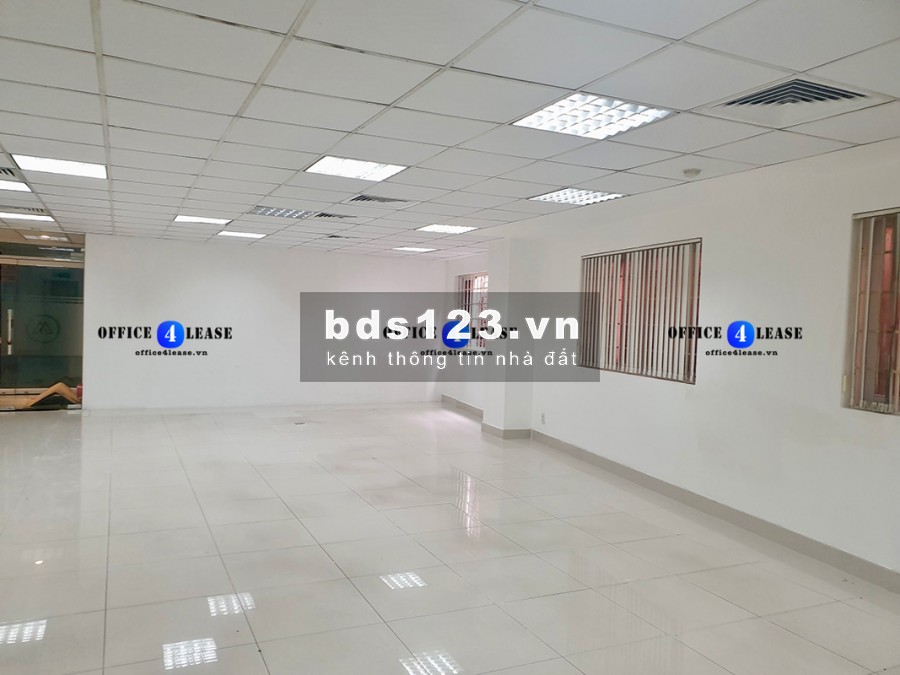 Văn phòng cho thuê Quận 1, đường Hai Bà Trưng, 79m2 tầng trệt, 30,3 triệu/tháng.