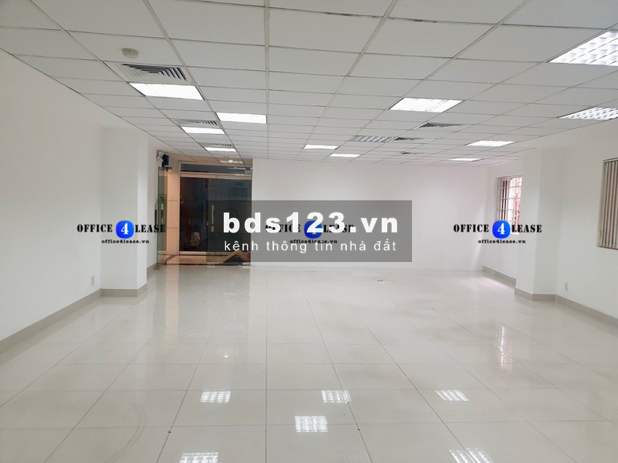 Văn phòng cho thuê Quận 1, đường Hai Bà Trưng, 79m2 tầng trệt, 30,3 triệu/tháng.