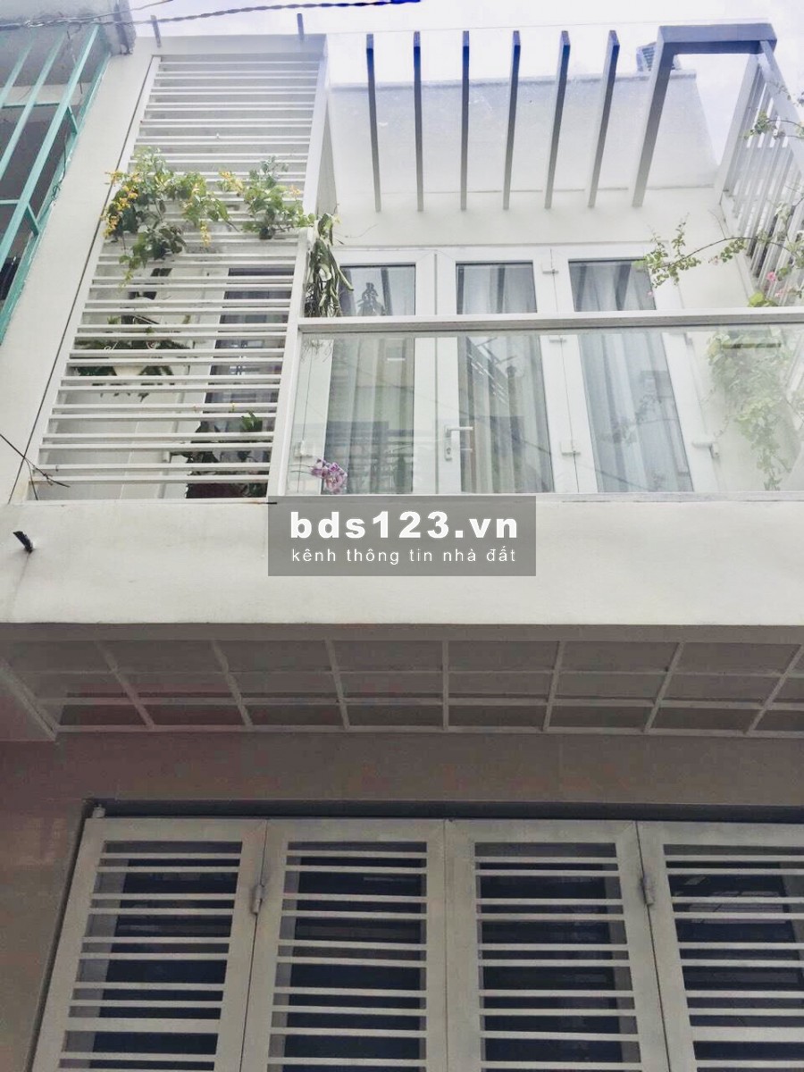 Bán nhà Xóm Chiếu Quận 4, 39 m2, 2 tầng, chỉ 2 tỷ 1, 0933444019