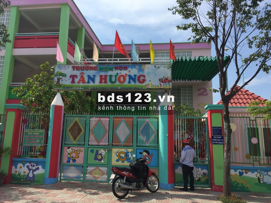Qua Canada định cư bán gấp 360m2 đất thổ cư ở khu đô thị Bình Dương đã có sổ hồng riêng