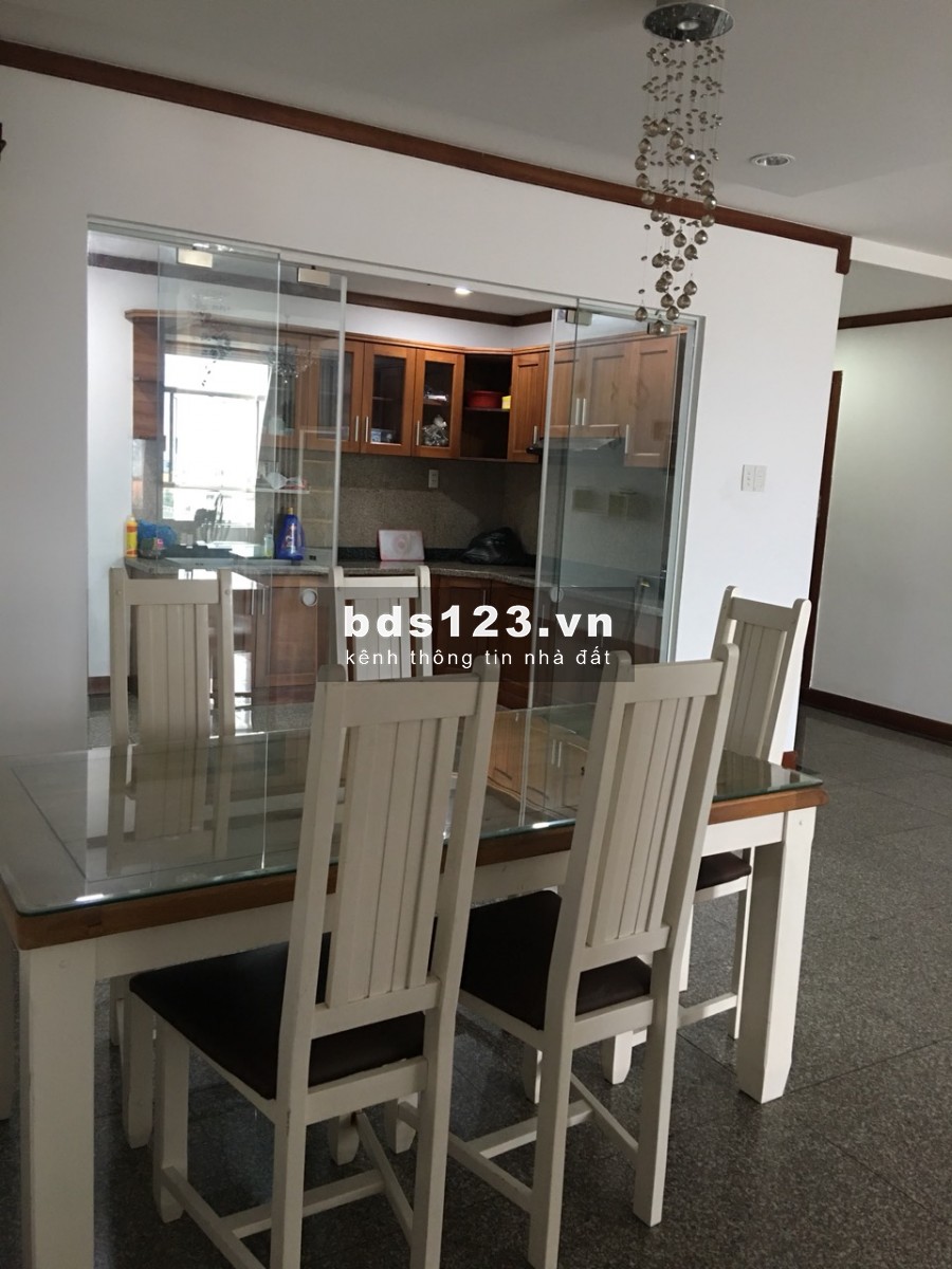 Cho thuê căn hộ Giai Việt 115m2, đầy đủ nt, view hồ bơi, Tạ Quang Bửu, P5, Q8