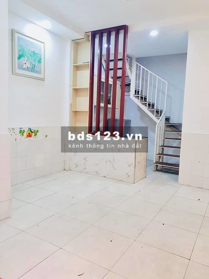 Bán nhà Xóm Chiếu Quận 4, 39 m2, 2 tầng, chỉ 2 tỷ 1, 0933444019