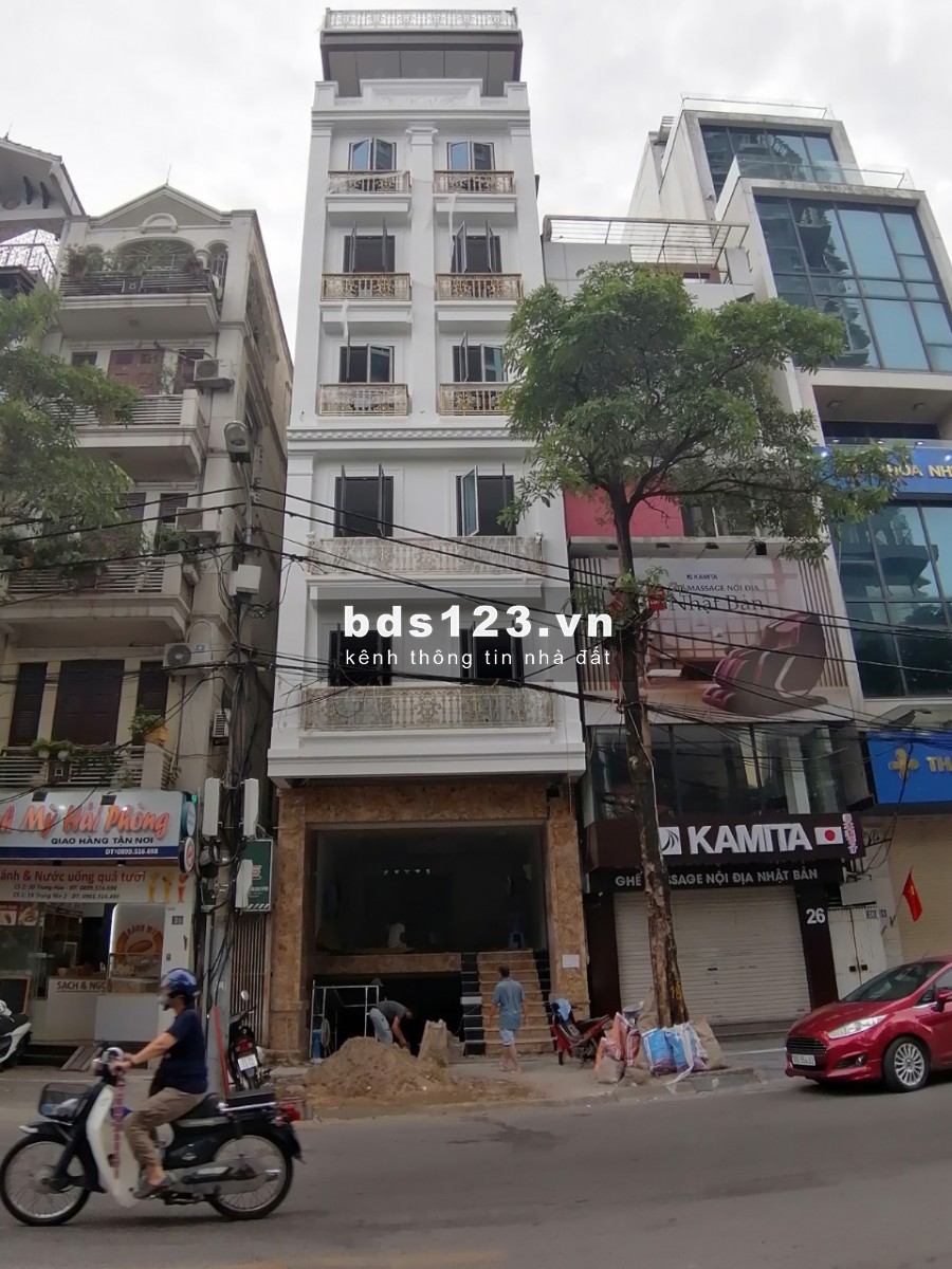 Bán toà nhà Văn Phòng 9 tầng lô góc 2 mặt đường nhựa mặt phố Trần Tử Bình Giá: 35tỷ