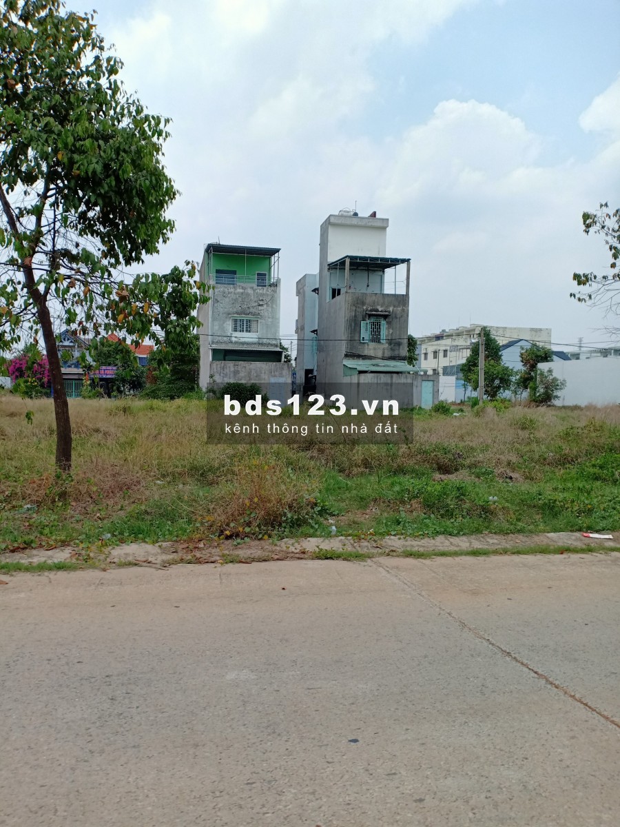 Cần bán 2 lô đất liền kề nhau ngang 14m, giá bán 700 triệu hỗ trợ vay ngân hàng