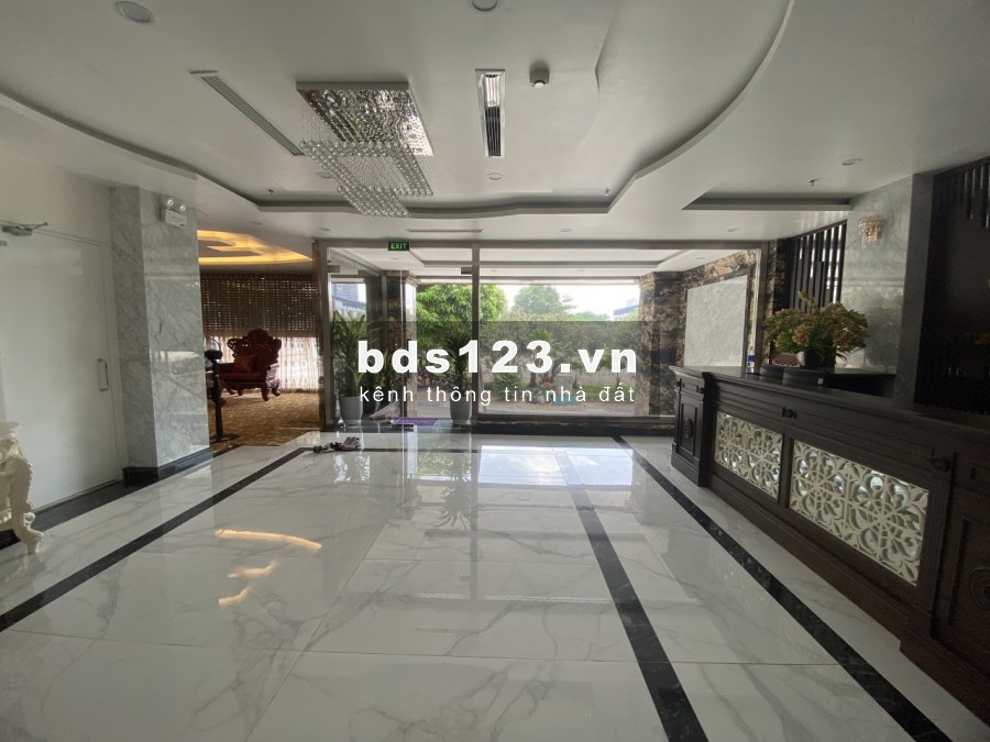 Bán gấp tòa KS 3 sao 8 tầng phố Trần Duy Hưng mặt hồ Trung Kính. Giá= 46 tỷ