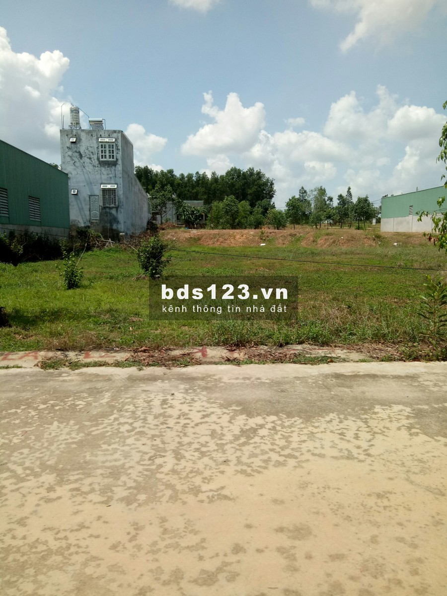 Đất chính chủ bán giá gốc 790 triệu. Diện tích 220m2 và 300m2 ngay khu trung tâm